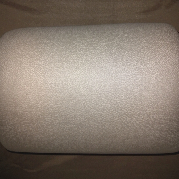 5 BEIGE BMW X5 3.0i LEATHER HEADRESTS W/ ALL EMBLEMS - Picture 5 of 9